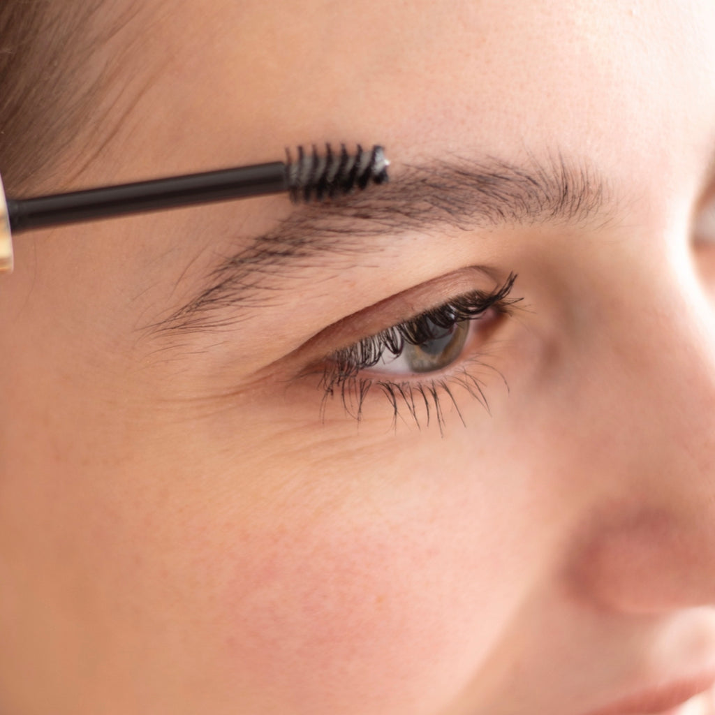 Fijador de cejas larga duración